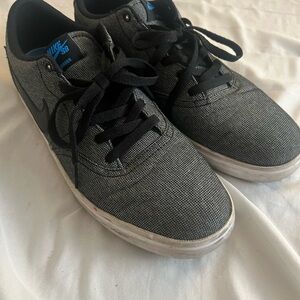 Nike SB Men's Gray and Black Sneakers
